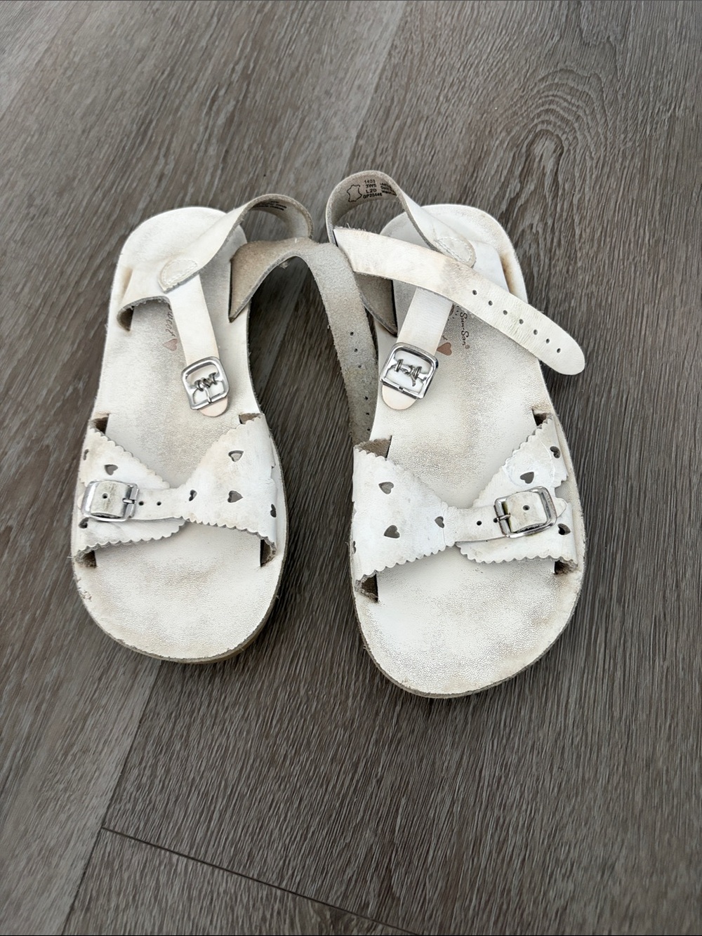 Kids‎ White Heart Accent Sandals genuine leather